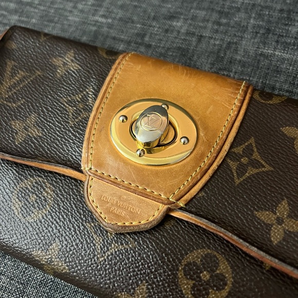 LOUIS VUITTON WALLET - Picture 2 of 5